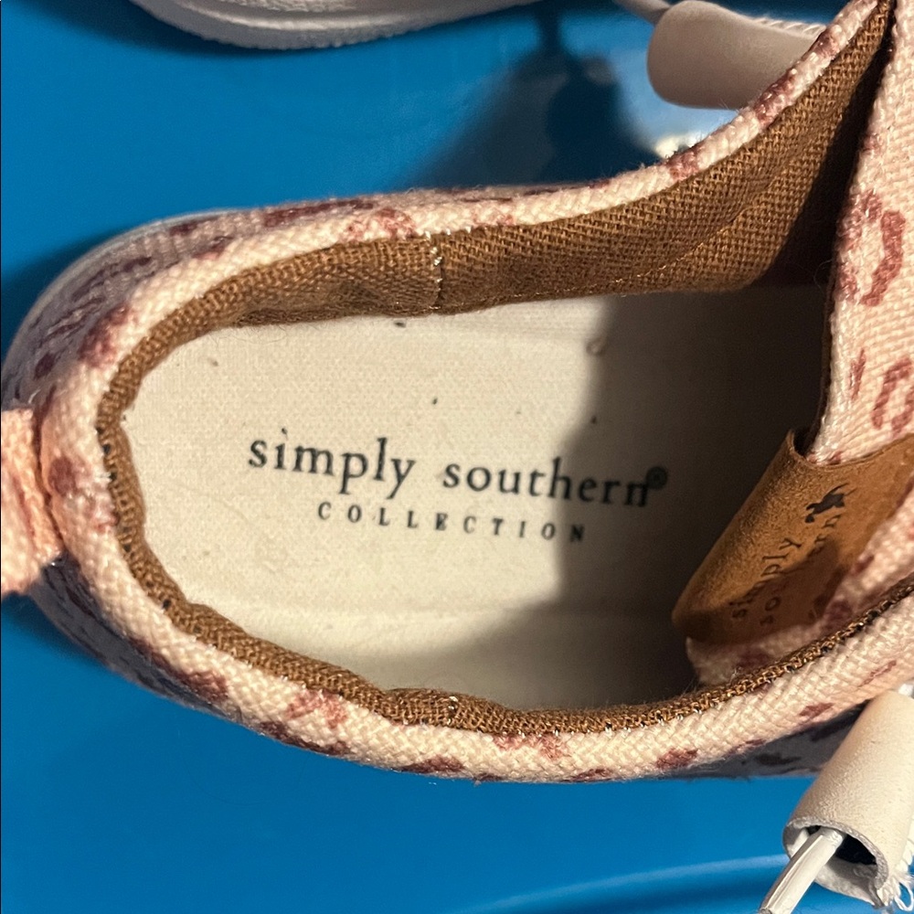 Simply Southern Leopard Print Shoe size 8 Like New!   Tan and Brown - Picture 2 of 9